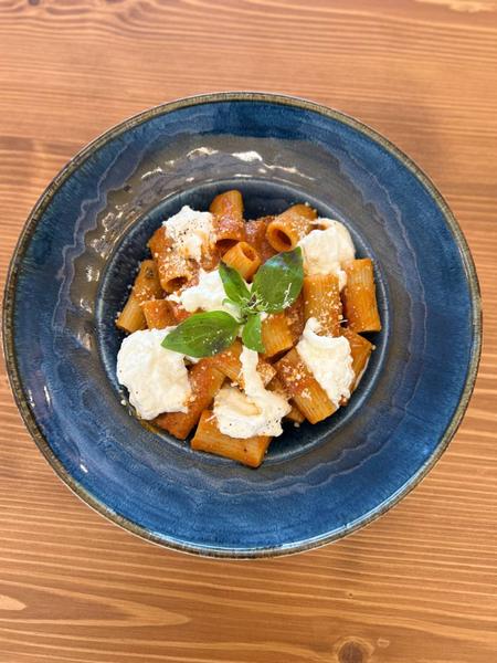 Rigattoni Arabiata con Burrata